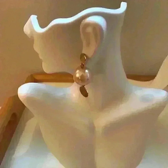 J Crew New Pearl Dangle Earrings - Picture 4 of 5